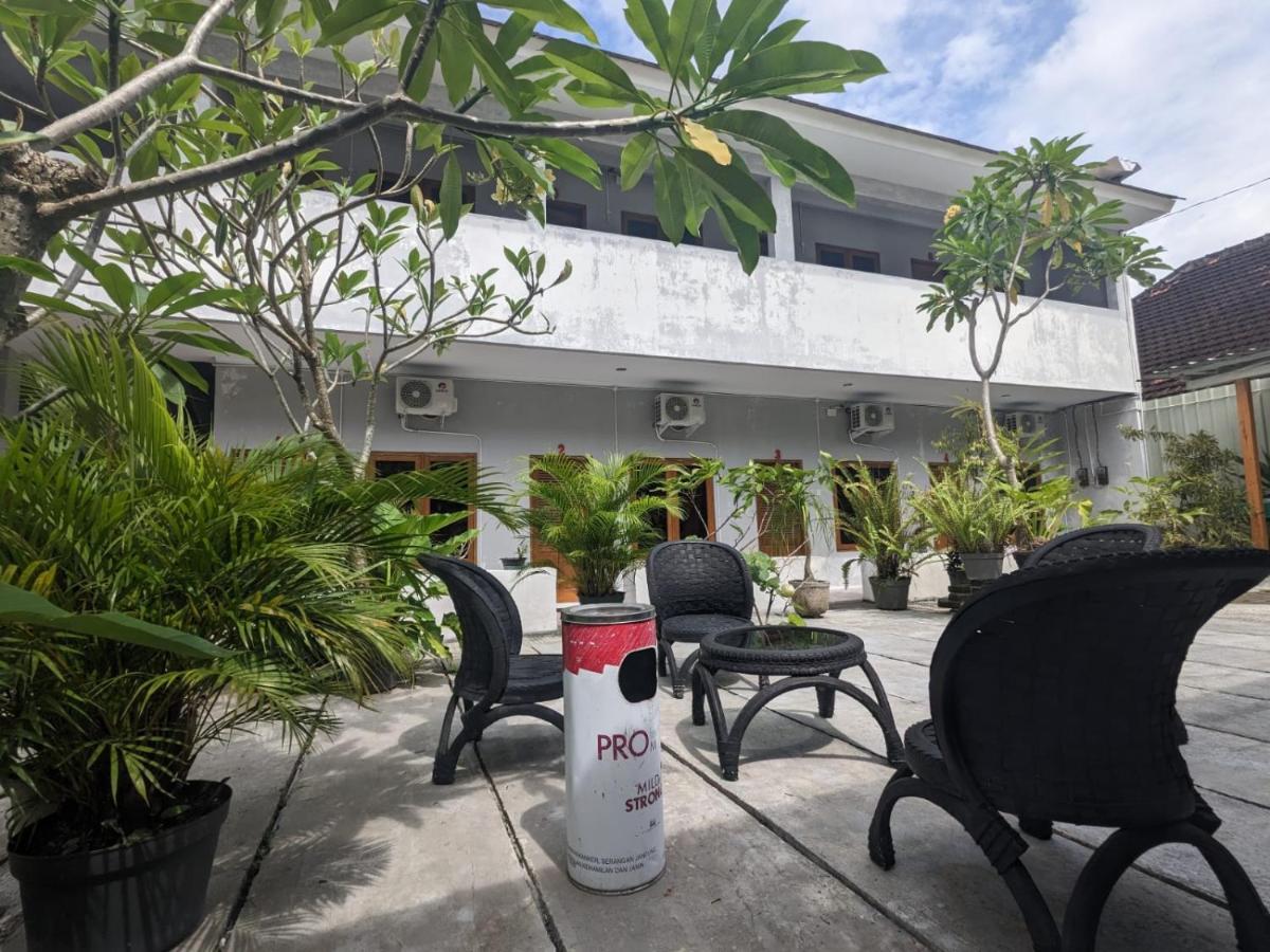 Rumah Pagar Merah Homestay Yogyakarta Exterior foto
