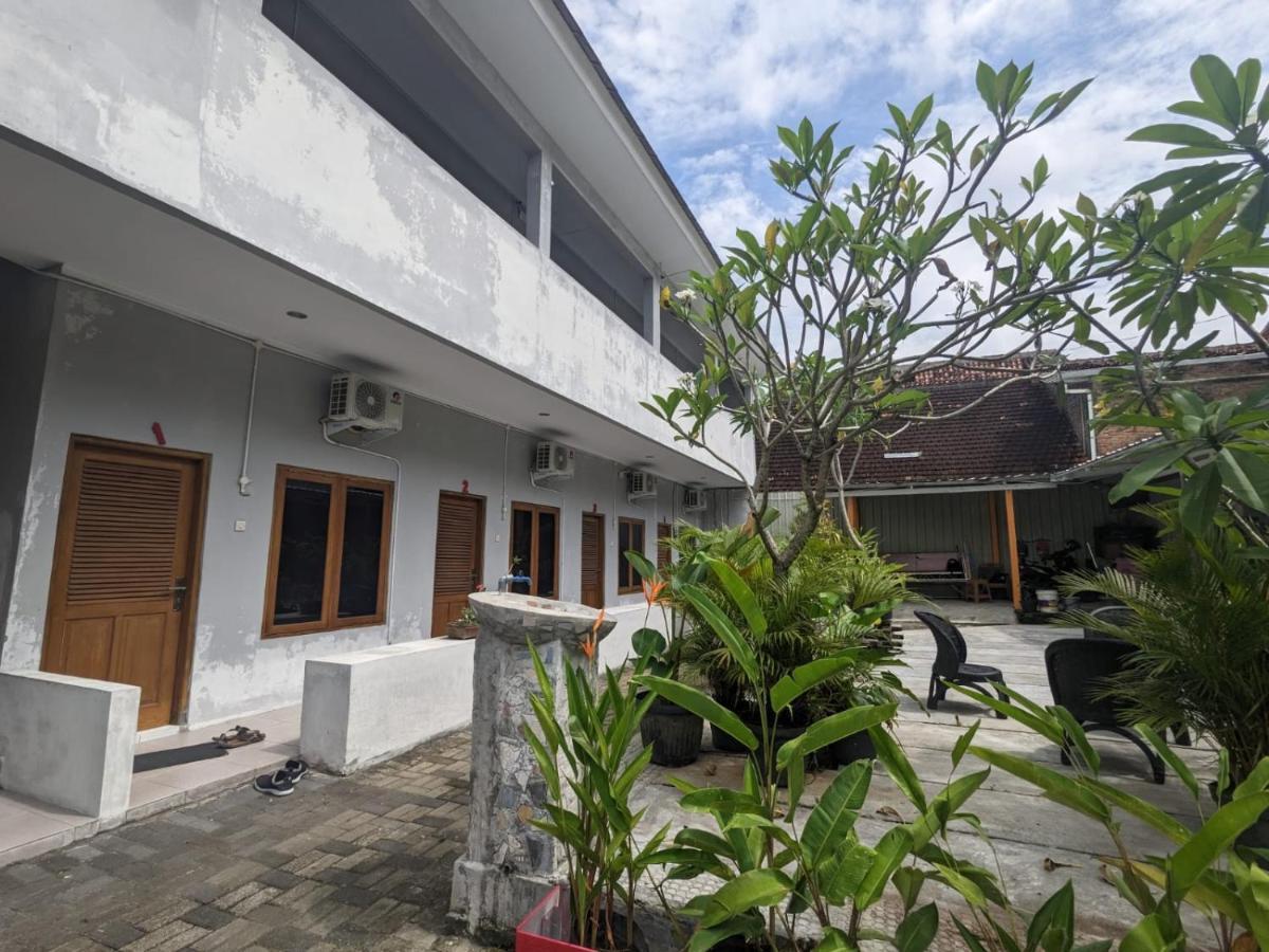 Rumah Pagar Merah Homestay Yogyakarta Exterior foto